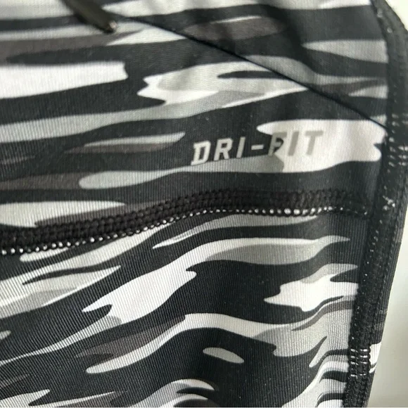 Nike Dri-Fit Ladies’ Activewear Capri Leggings - Size S - Picture 3 of 9